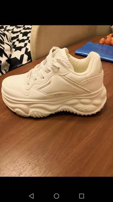 Кросовки женские