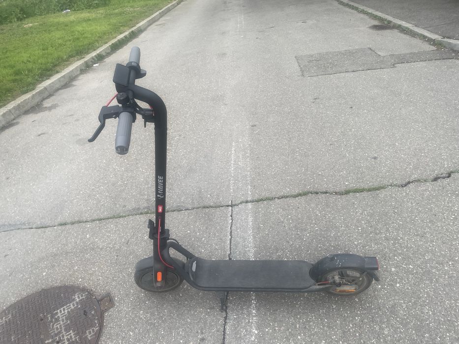 Trotineta NAVEE V40i