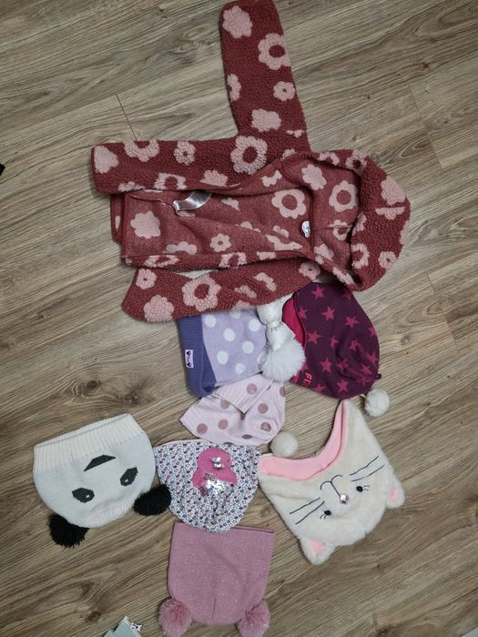 Haine de iarna +încălțăminte 
Cizmele roz îmblănite 25 cm-20 ron
Cizme