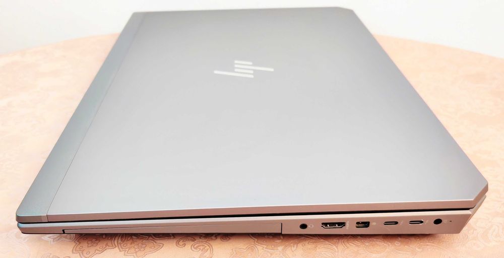 HP ZBook 17 G5/Core i5 8400H/NVIDIA P1000 4GB//16GB RAM/512GB SSD/IPS