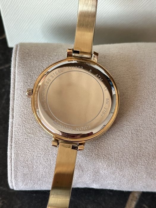 Оригинален часовник Michael Kors с цирконии, цвят злато