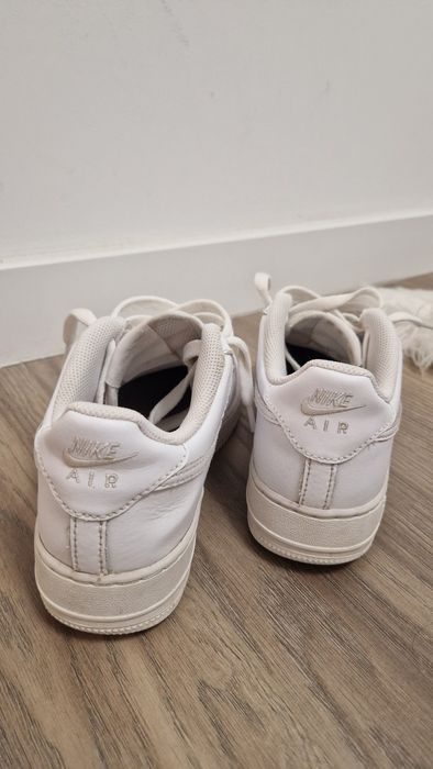 Adidasi albi Nike Air Force