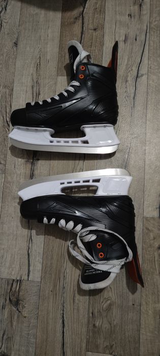 Коньки хоккейные