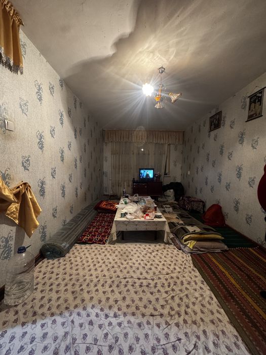 2 ком 2 этаж середина не по далеку от дороги!