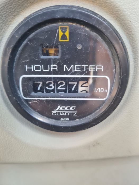 Ekskvator sotiladi 210 tali xoladi yaxshi