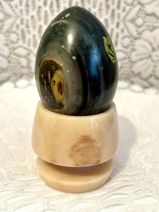 Яйцо пасхальное из мрамора,подставка оникс