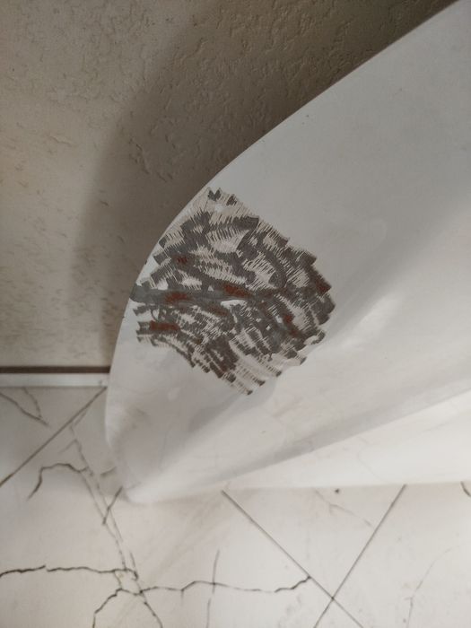 Malibu primer kapot holati alo ozgina petno tushadigan yeri bor