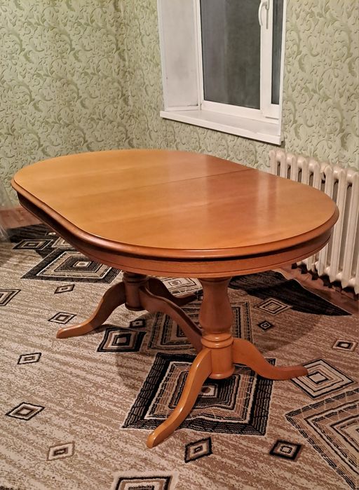 Продам раздвижной стол.