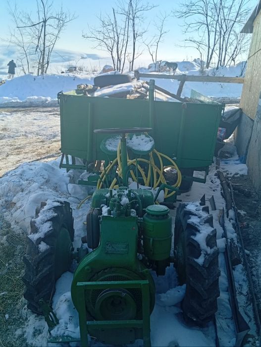 Vând tractor lombardini