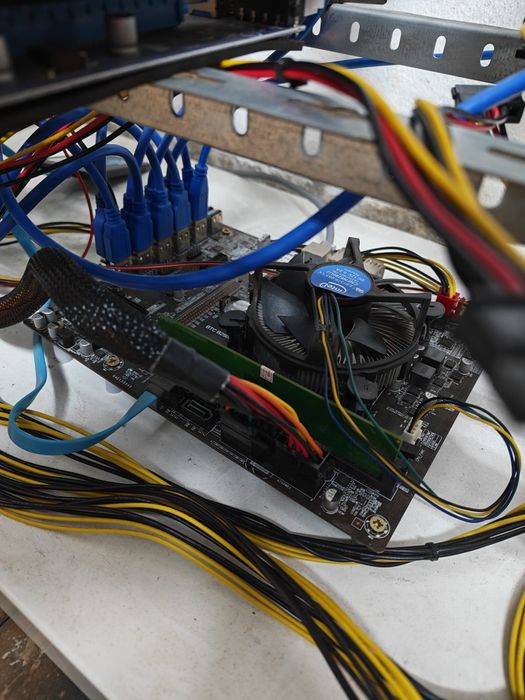 Майнинг риг 10x RX 6600 Pulse Идеален за Солари