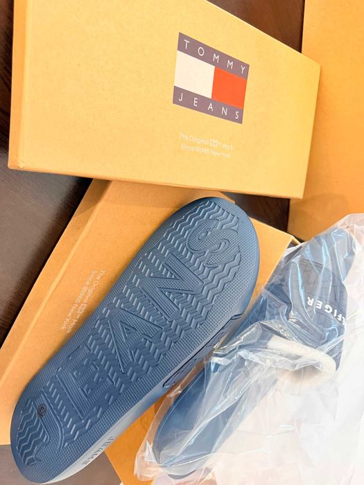 Papuci Tommy Hilfiger negru cu alb