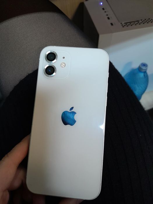 Vand Iphone 12 alb in stare foarte buna