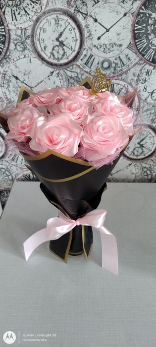 Букети и аранжировки от сатенени рози