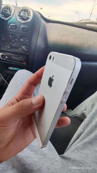 Iphone 5s  
16 gb xotira 
Kameralar tiniq