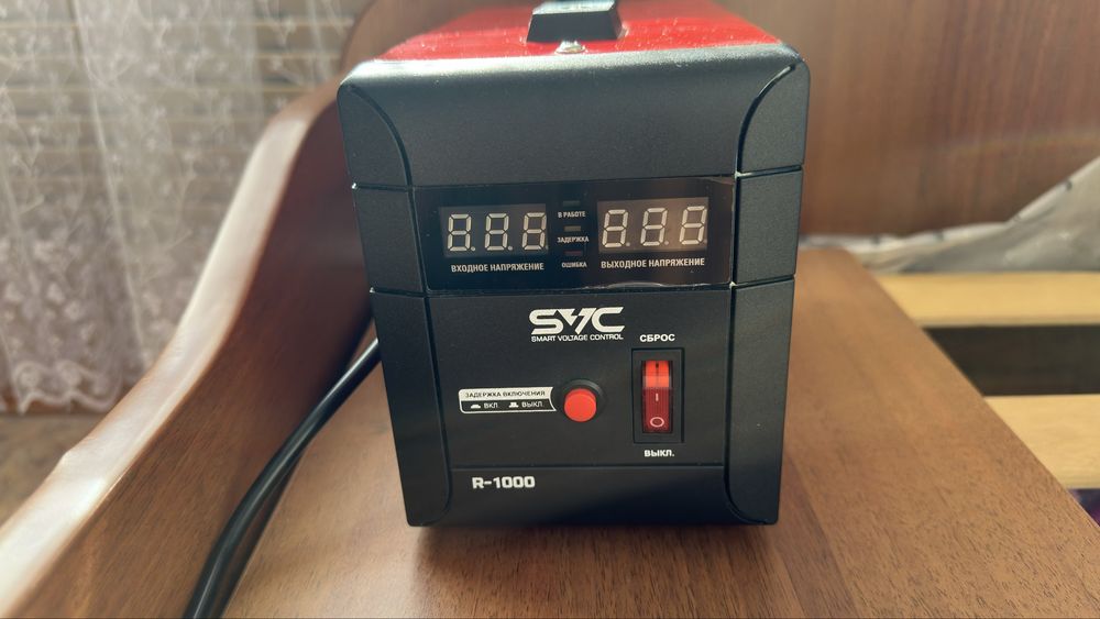 SVC R-1000 — стабилизатор напряжения, 1000 ВА / 1000 Вт