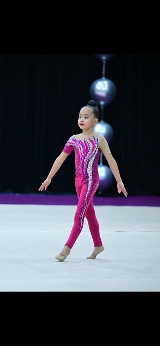 Срочно продается гимнастический купальник