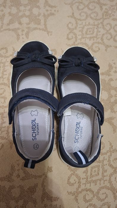 Продаю туфли школьные