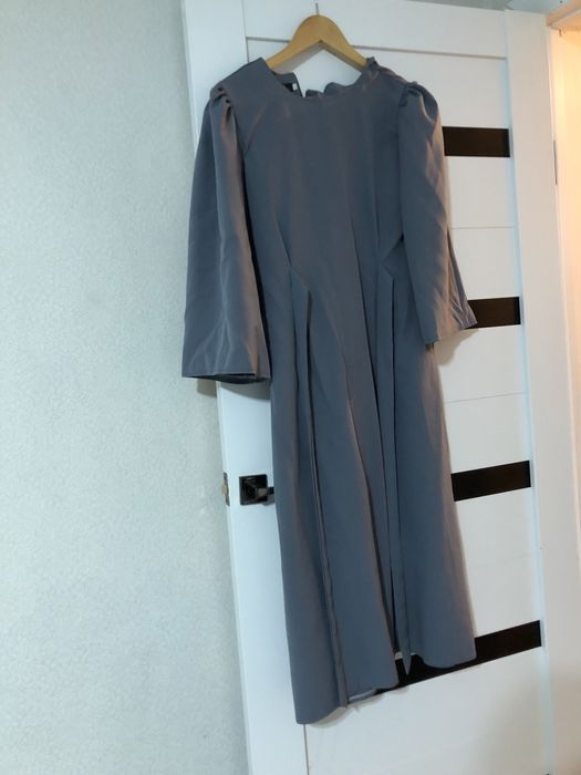 Продам платье одетая