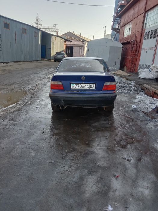Машина BMW 3 Series E36 (б/у).