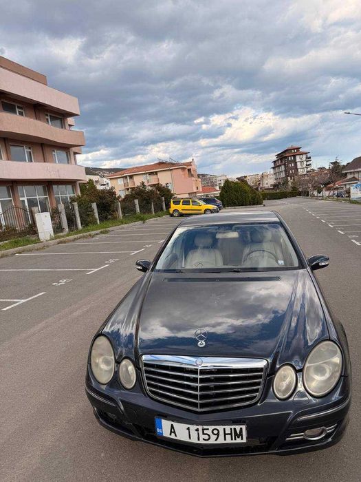 Автомобил Mersedes Benz