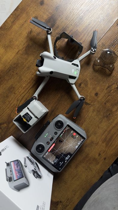 Drona DJI Mini 4 Pro Fly More Combo – DJI RC 2