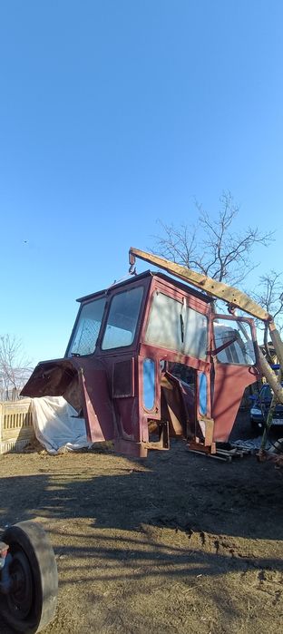 Vând cabină tractor u445(leuț)