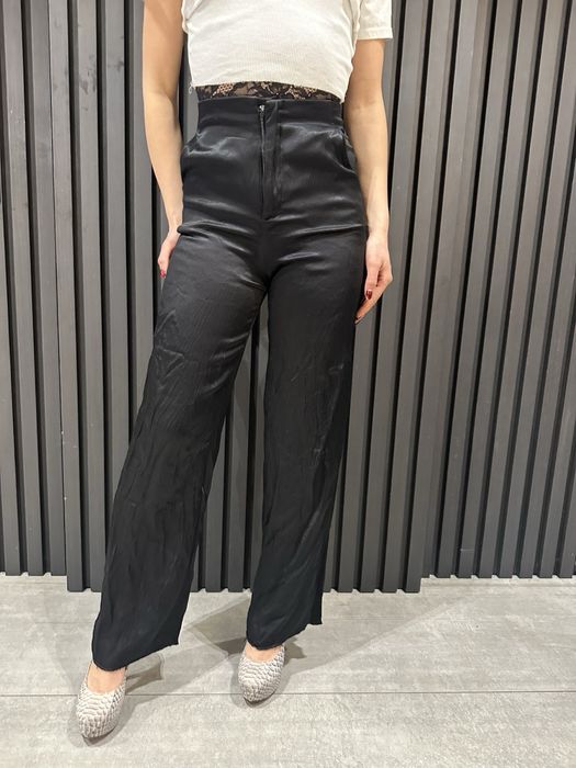 Елегантен черен панталон от сатенирана материя – Висока талия пт Zara