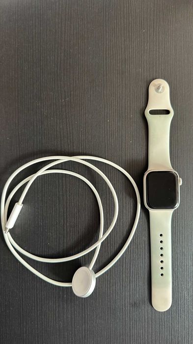 Apple Watch 7 GPS, 41mm Starlight Aluminium Case