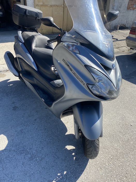 Продавам макси скутер