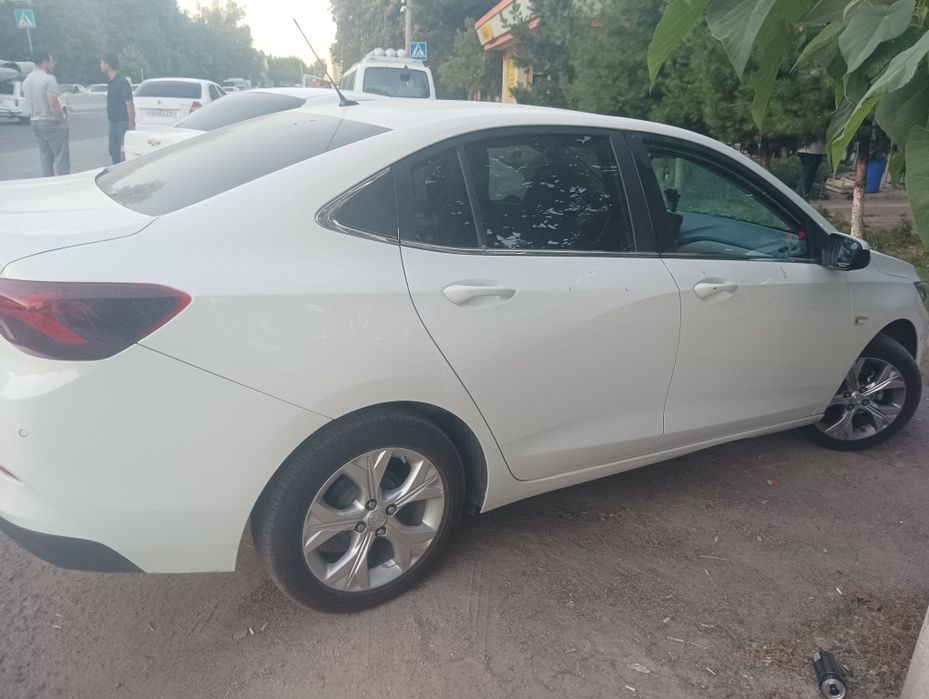 Onix full pozitsa 64000km ohiri 12000$