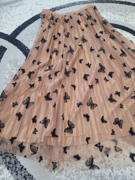 Плисирана пола с тюл и пеперуди