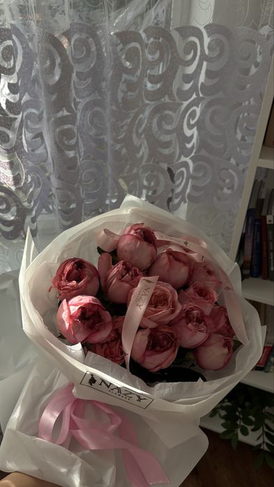 Букеты свежие.