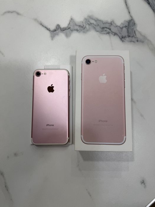 IPhone 7 розовый