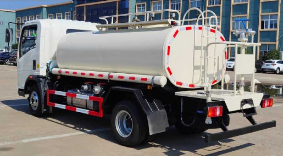 Водовоз HOWO 4×2, 6 000 л. Доставка 30 дней