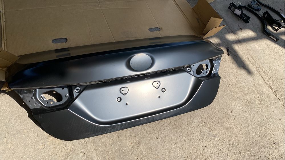 Крылья на Тойота Камри 70/75 оригинал