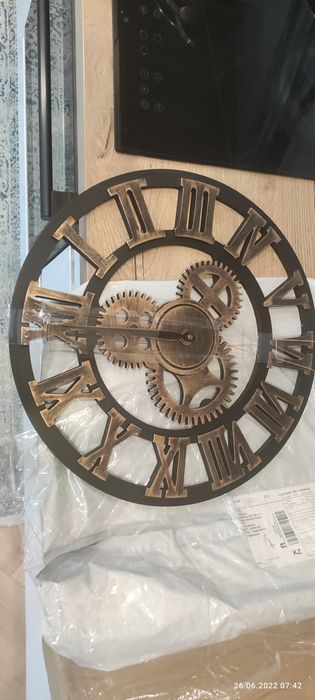 Часы настенные новые