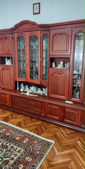 Vand mobila si  4 scaune pentru sufragerie