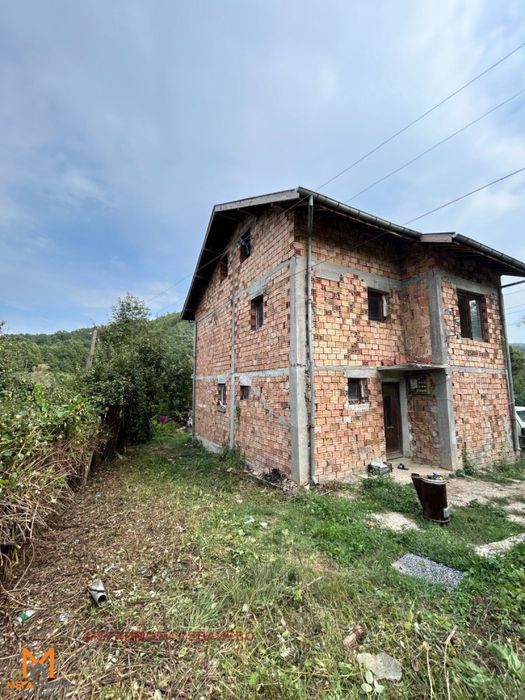 Продажба Къща гр. Севлиево - с. Боазът 140m² и двор 820m²