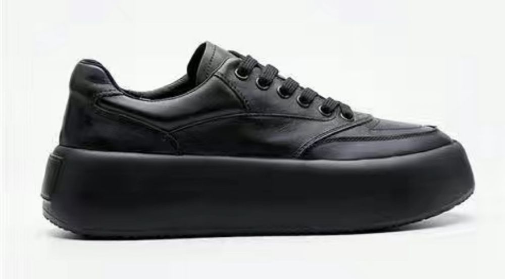 Продам кроссовки кожаные