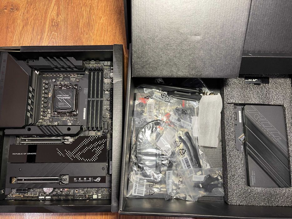 Placa de baza Asus ROG CROSSHAIR X670E HERO