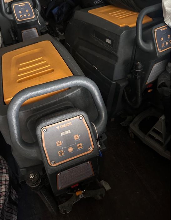 Продам толкательную поломоечную машину Chancee m60.