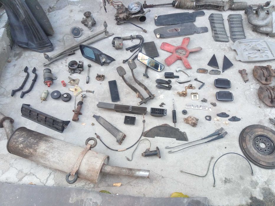 Части за БМВ е21 318и 82г