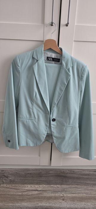 Дамски костюм на Zara