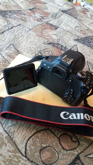 Canon EOS 750D фотоаппарат продаю.