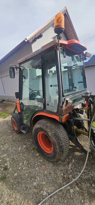 Tractoras kubota cu cositoare si lama zapada si perie