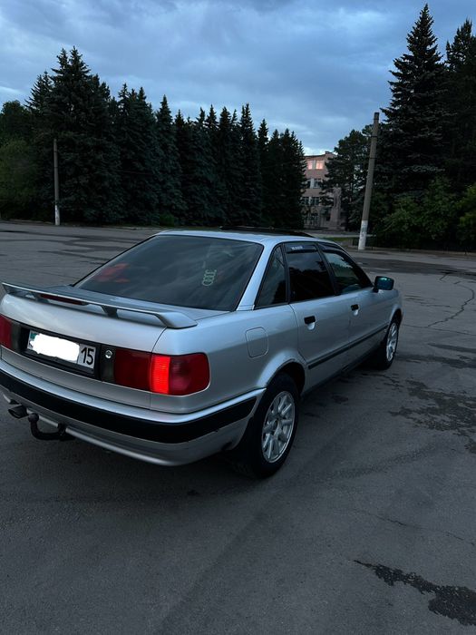 Машина  Ауди 80 Б4