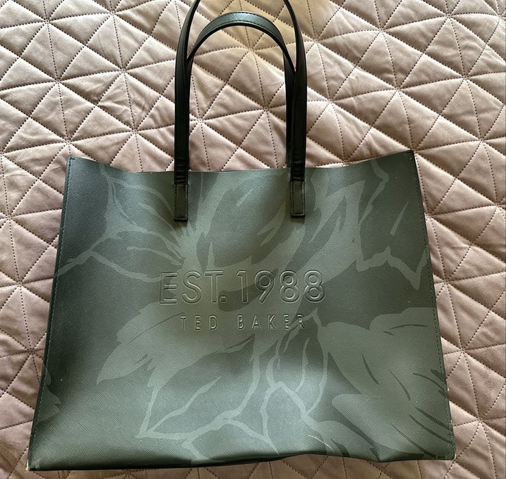 Ted Baker чанта - перфектна за в офиса
