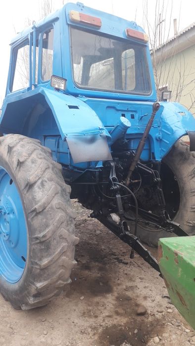 Belarus traktor sotiladi