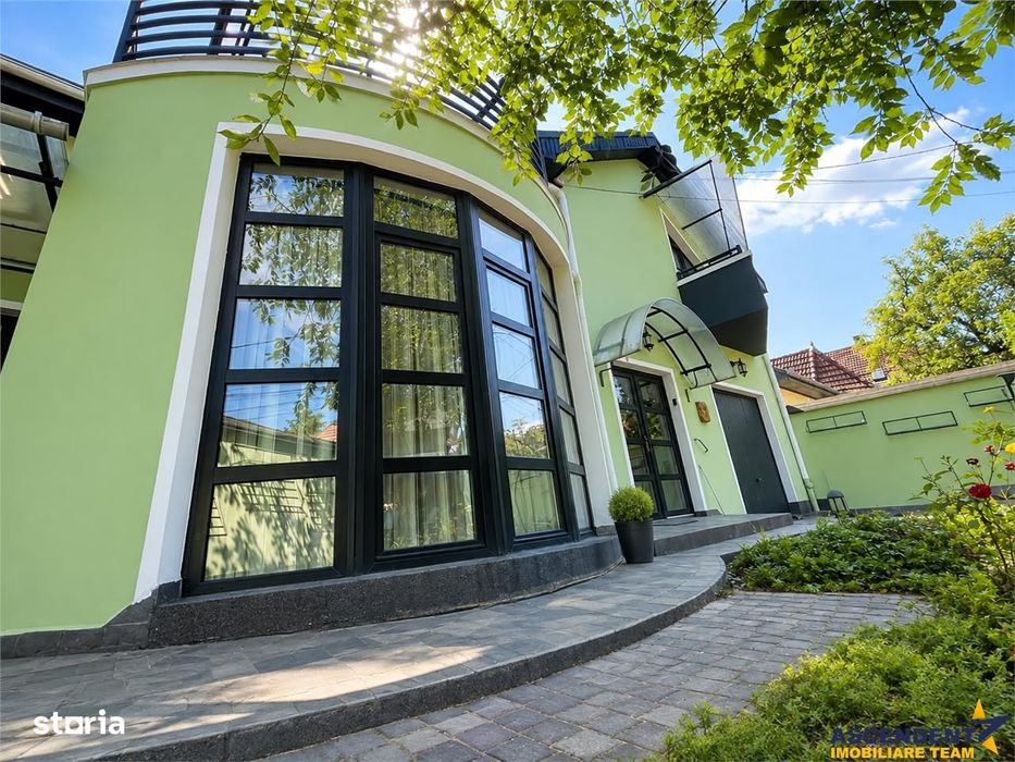 Vila individuala, arhitectura aparte, garaj, terasa,  balcon, Semicent
