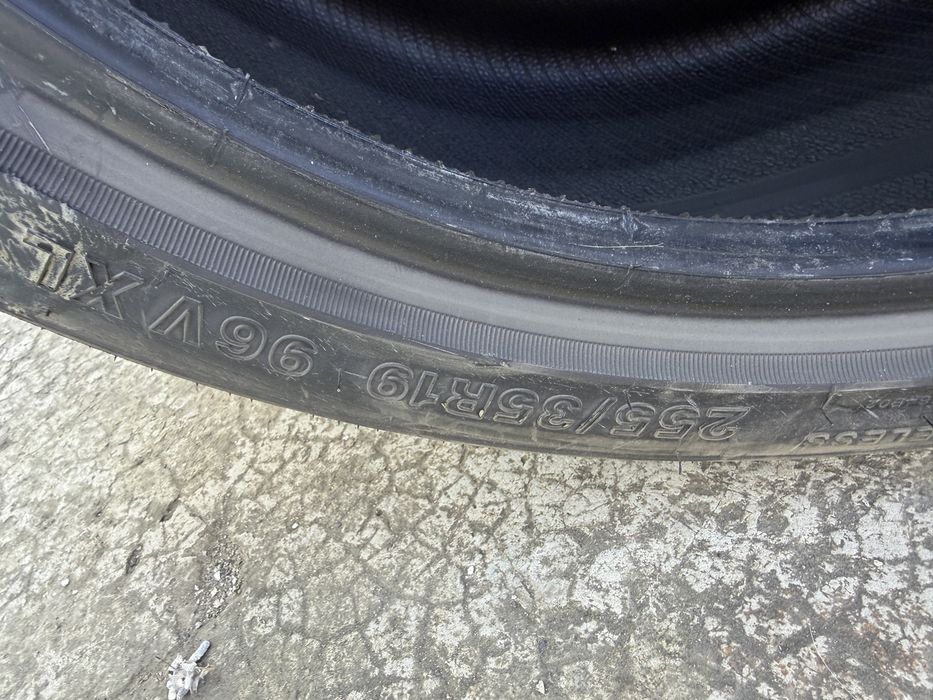 Зимни Гуми спортпакет 225/40/19 255/35/19 комплект Дот 25 4000км Бмв